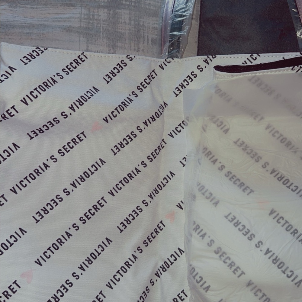 Victoria's Secret White Tote Bag - Picture 2 of 2